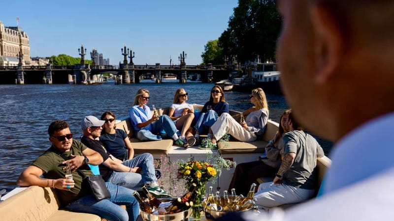 Amsterdam: Canal Cruise in Open Boat with Drink Option - The one-hour route: what you see and why it is worth the time