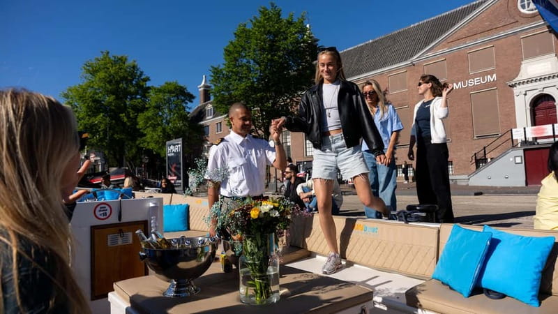 Amsterdam: Canal Cruise in Open Boat with Drink Option - Where you start near Central Station or Anne Frank House