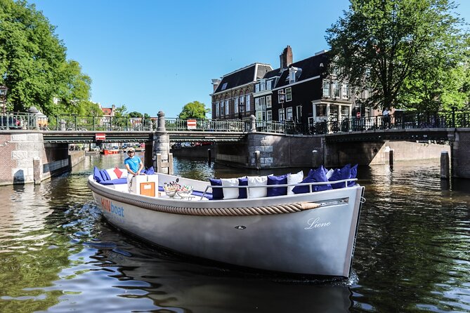 Amsterdam Canal Cruise in Open Boat with Unlimited Drinks Option - Comfort and Weather Reality: Blankets, Umbrellas, and Open-Air Planning