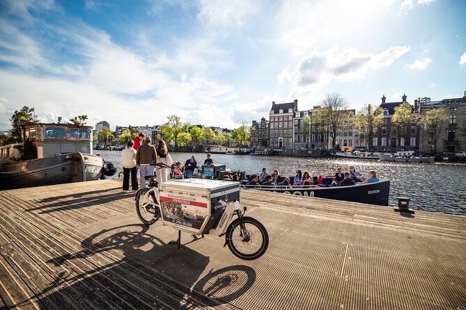 Amsterdam Canal Cruise with Live Guide and Two Drinks - A one-hour itinerary that hits big names and still stays fun