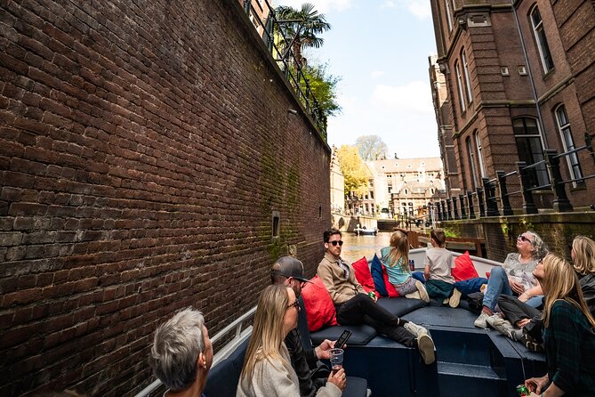 Amsterdam Canal Cruise with Live Guide - Central Station - Tips for getting the best photos and the most out of a one-hour ride