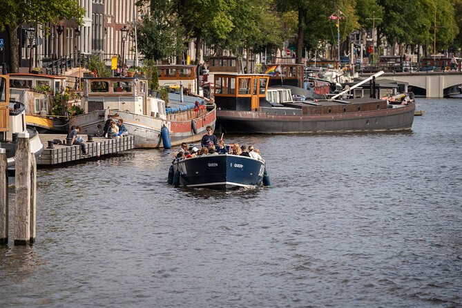 Amsterdam Canal Cruise with Live guide & Two drinks - Central St. - Photo Tips: Getting Amsterdam Shots From the Water