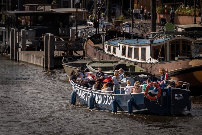 Amsterdam Canal Cruise with Live guide & Two drinks - Central St. - Live Guide in English: What You Learn While You Cruise