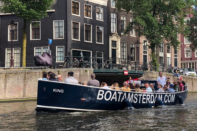 Amsterdam Canal Cruise with Open Bar - Central Station - Entering The Boat Scene at Central Station