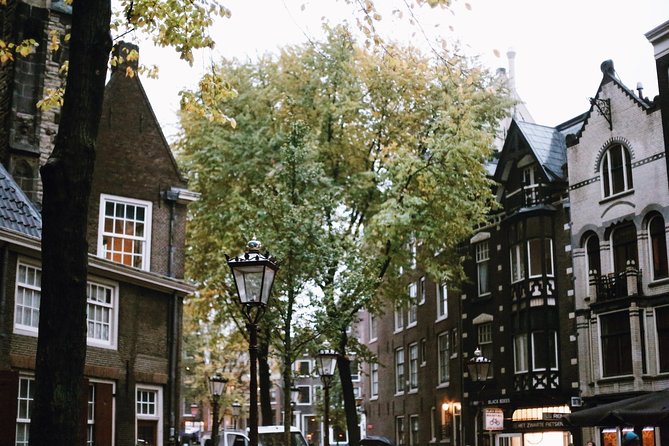 Amsterdam City Center Guided Walking Tour Semi-Private 12ppl Max - Canal houses and courtyards: Huis aan de Drie Grachten and Begijnhof