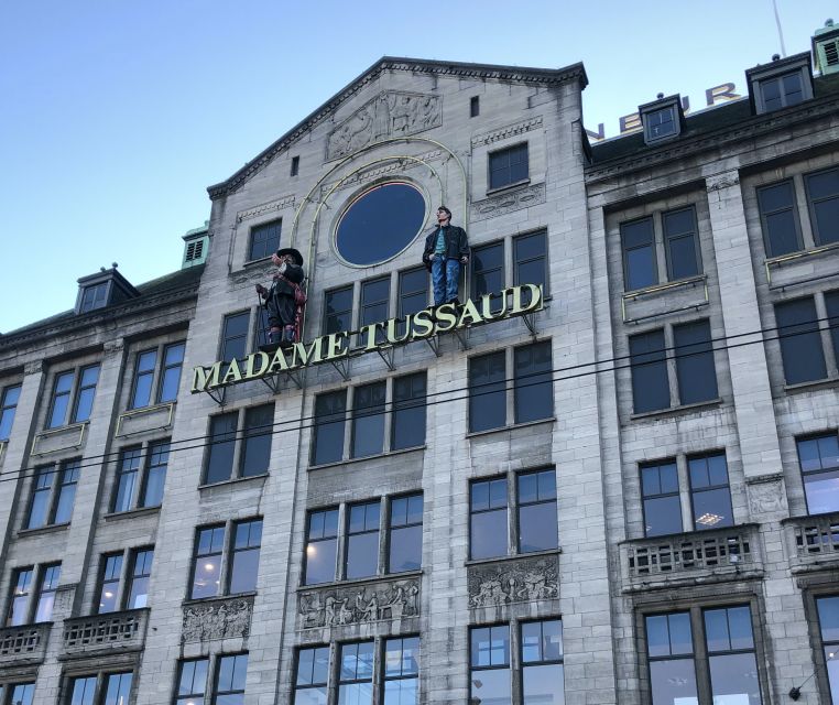 Amsterdam: City Center Walking Tour in italian - Where You Start in Dam Square, and How to Spot Your Guide