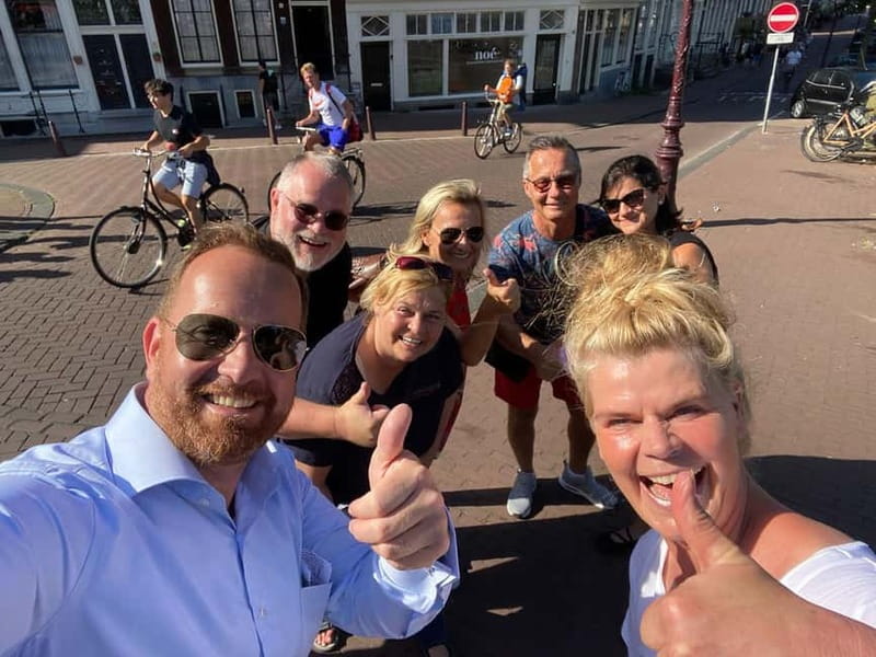 Amsterdam: City Tour in German - The “giant picture book” moment at Beurspassage