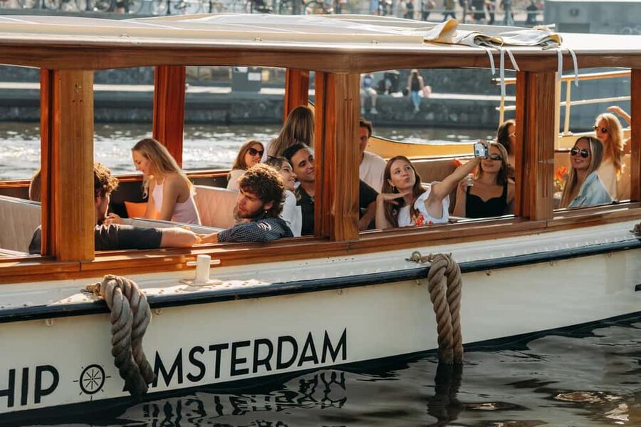 Amsterdam: Classic Saloon Boat Cruise with Cheese & Wine - What you should do before you board