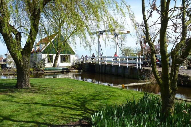 Amsterdam Countryside and Villages Bike Tour - Bikes, Pace, and What to Wear for 3.5 Hours