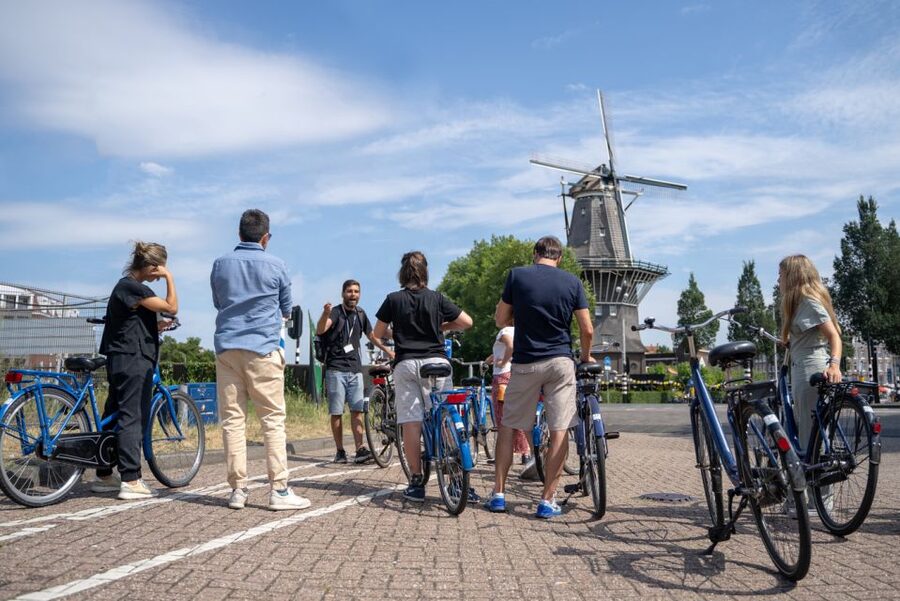 Amsterdam: Countryside Bike Tour - Photo stops that actually make sense, from canals to farmland