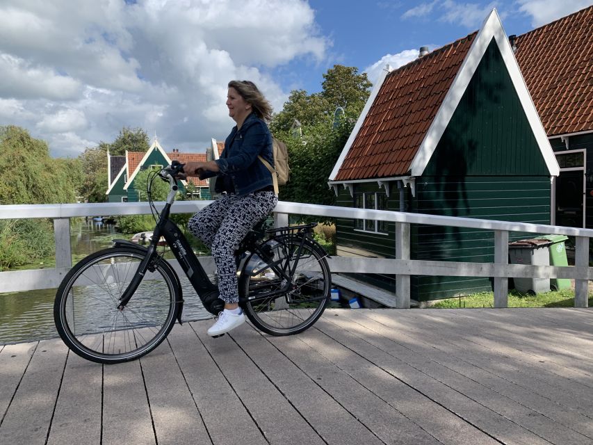 Amsterdam: Countryside Bike Tour and Zaanse Schans Windmills - Zaanse Schans windmills the smarter way, with less crowd pressure