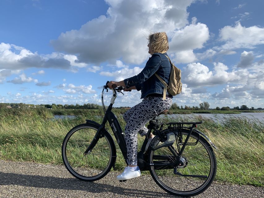 Amsterdam: Countryside Bike Tour and Zaanse Schans Windmills - Clogs and Gouda, how the day turns from sights into flavors