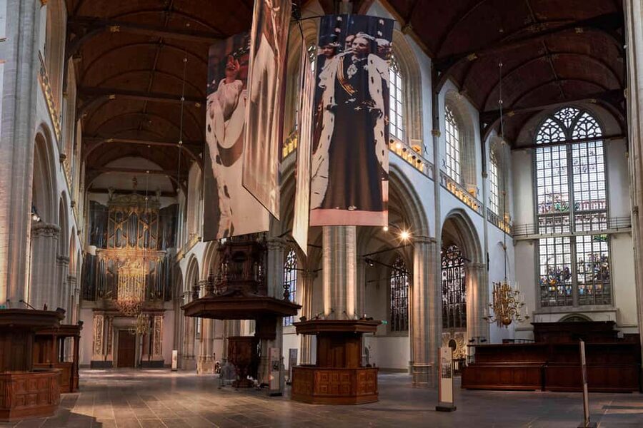 Amsterdam: De Nieuwe Kerk Entry Ticket - Commemoration and resting places, when the church turns solemn