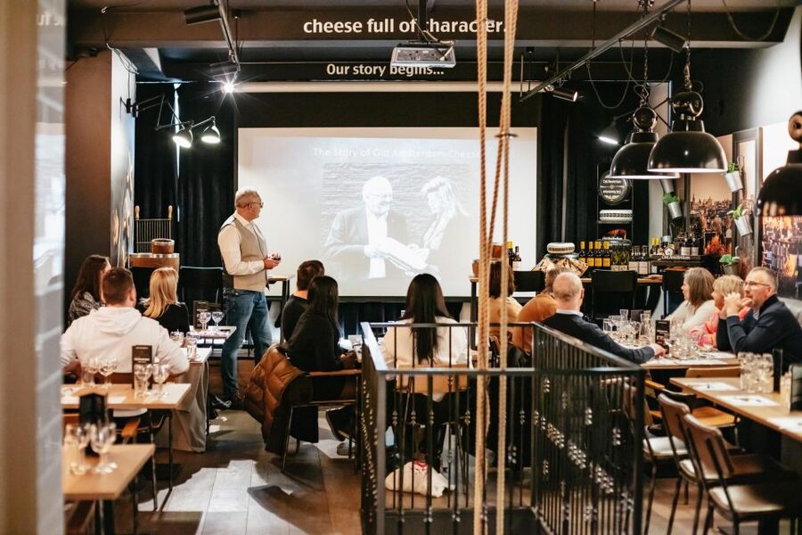 Amsterdam: Dutch Cheese Tasting Experience with Wine - The Palate Reset: Fig Bread and Water Between Tastes
