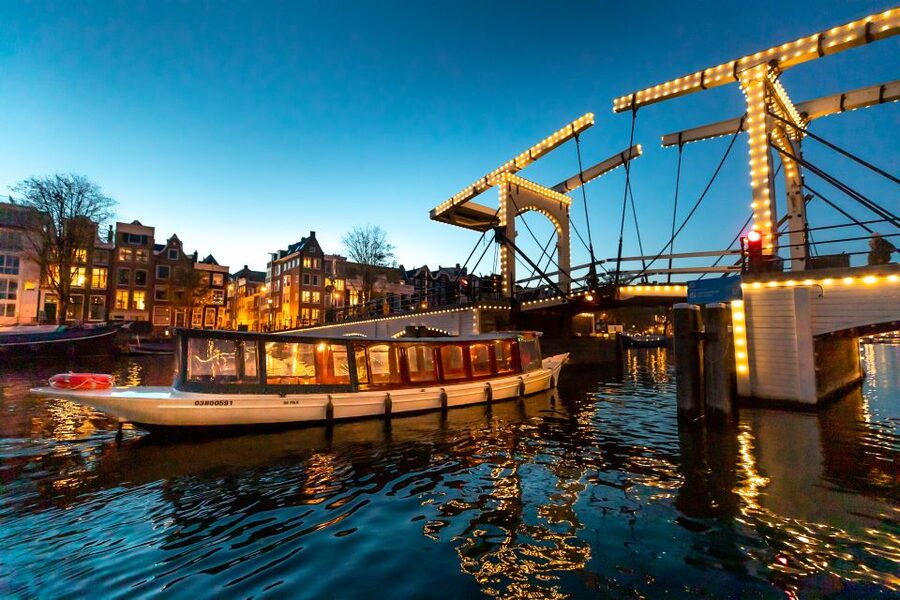 Amsterdam: Evening Canal Cruise with (Open) Bar on Board - Amsterdam at Night From the Water, Not the Street