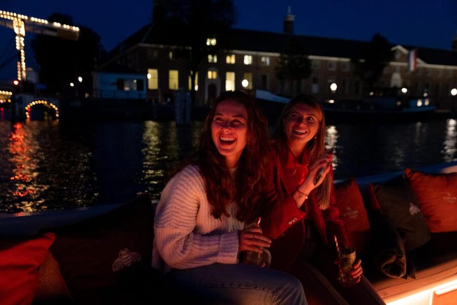 Amsterdam: Evening Canal Cruise with (Open) Bar on Board - Onboard Bar, Blankets, and Staying Comfortable in Winter