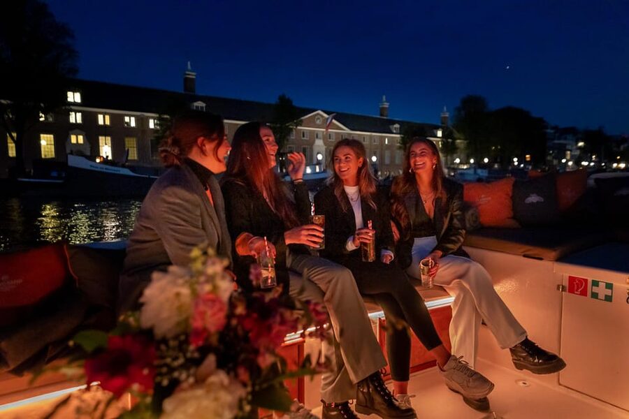 Amsterdam: Evening Canal Cruise with (Open) Bar on Board - Should You Book This Canal Cruise?