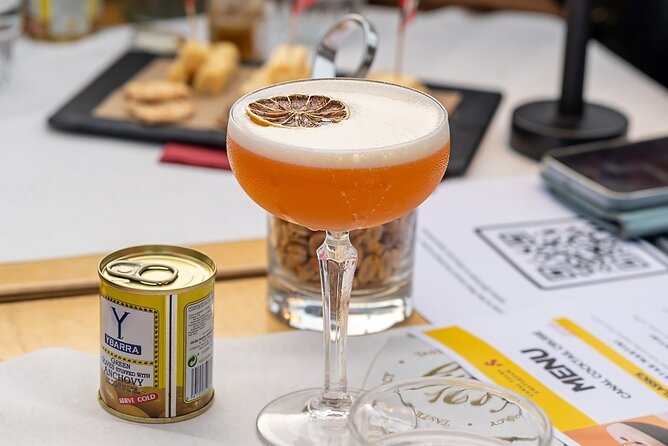 Amsterdam Evening Cocktail Cruise with snacks - Getting There: Damrak, Check-In, and Seating Reality