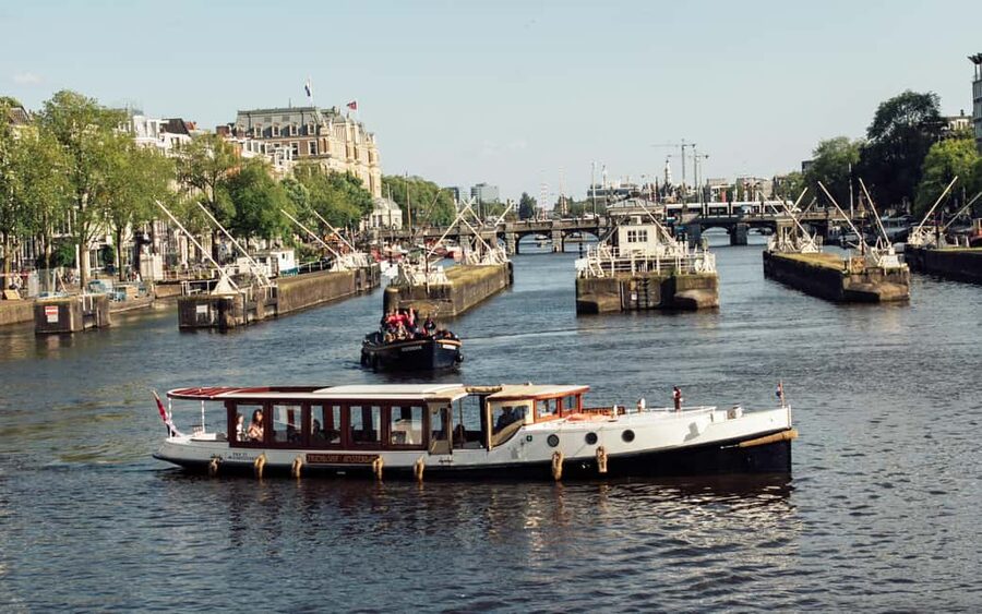 Amsterdam: Evening Lights Cruise incl. Cocktail & Waffle - Price and Value: Why This One-Hour Cruise Feels Fair