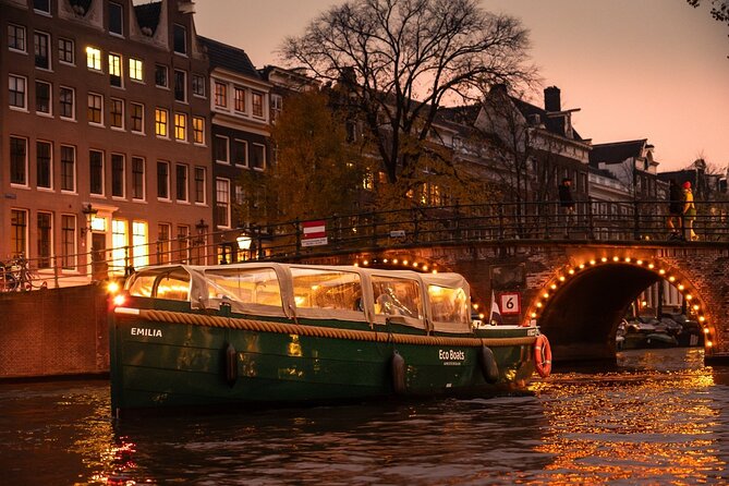 Amsterdam Evening (Sunset) Canal Cruise with optional drinks - The skipper matters: what to look for onboard