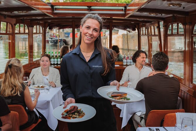 Amsterdam: Exclusive Dinner Canal Cruise - The Boat Experience: Intimate, But Not Everyone Loves the Lighting