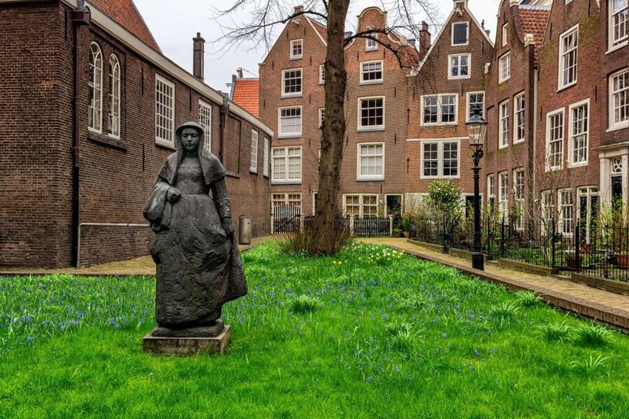 Amsterdam Family Friendly Historical Walking Tour - 5-Hour Option: Tropenmuseum Skip-the-Line Tickets for Cultures and Ethnography