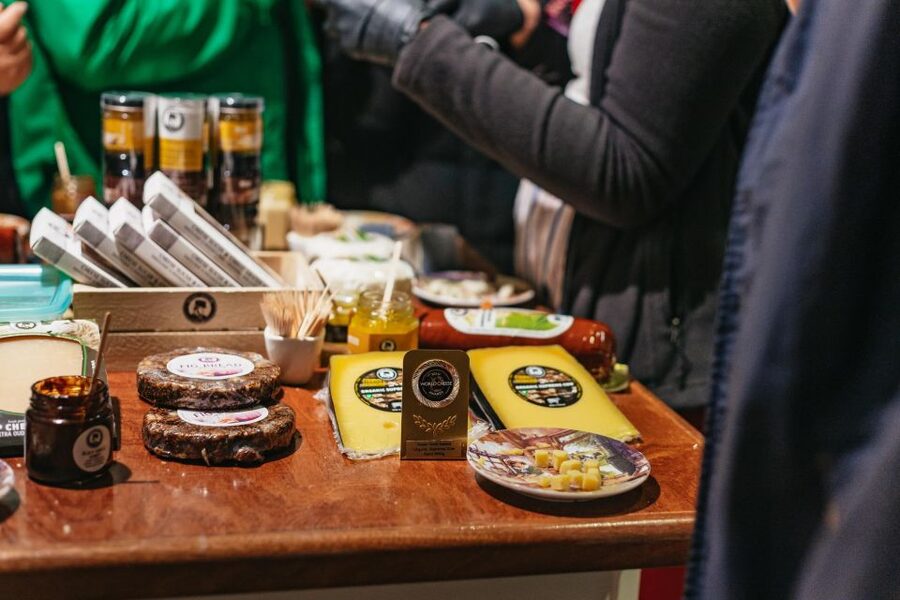Amsterdam: Food and Culture Walking Tour with Tastings - Flower Market start, and how it sets up the city story