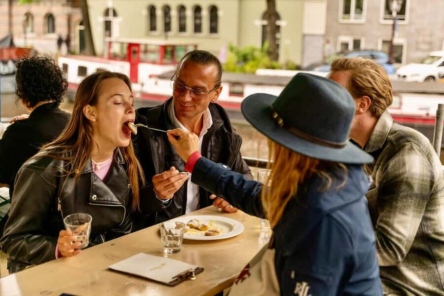 Amsterdam: Food Tour with Drinks by Spui, Canals and Jordaan - Canal belt tastings: from Dutch classics to international comfort