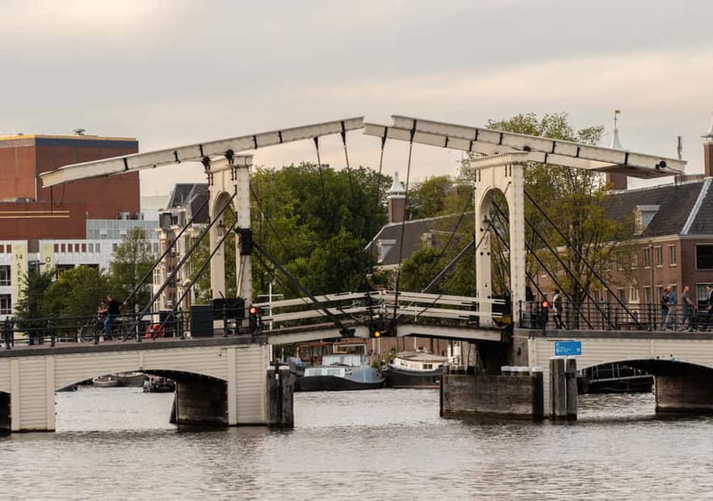 Amsterdam: German Canal Cruise with Unlimited Drinks Option - Who should book this cruise?