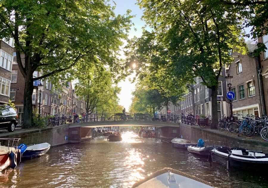 Amsterdam: German Canal Cruise with Unlimited Drinks Option - The 1-hour cruise plan, stop by stop, and what it’s best for