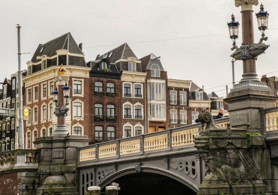 Amsterdam: German Canal Cruise with Unlimited Drinks Option - The canals you’ll actually feel: Amstel, Magere Brug, and hidden routes