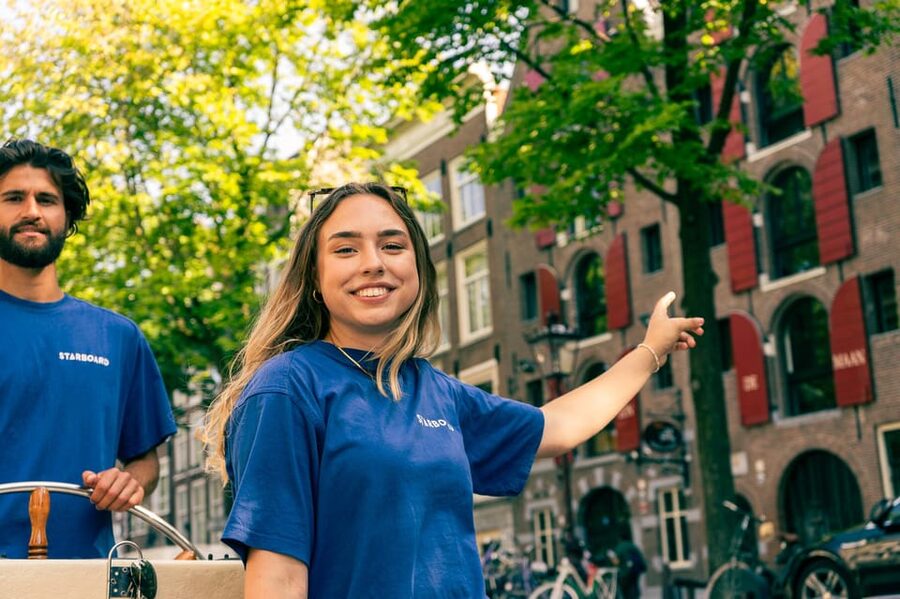 Amsterdam: German Guided Canal Cruise with on Board Bar - Why a German canal host changes the whole ride