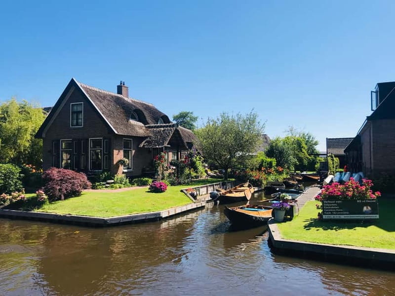 Amsterdam: Giethoorn, Afsluitdijk and Zaanse Schans Day Trip - What to do (and where to look) during your Zaanse Schans walking time