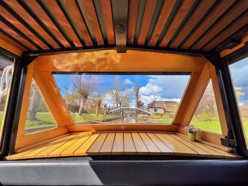 Amsterdam: Giethoorn, Afsluitdijk and Zaanse Schans Day Trip - How the guide affects your day more than you’d think