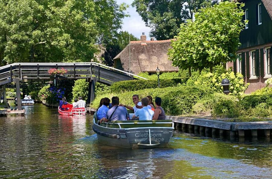 Amsterdam: Giethoorn Day Trip, with several guided options - Cheese Tasting at Henri Willig: A Very Dutch Start