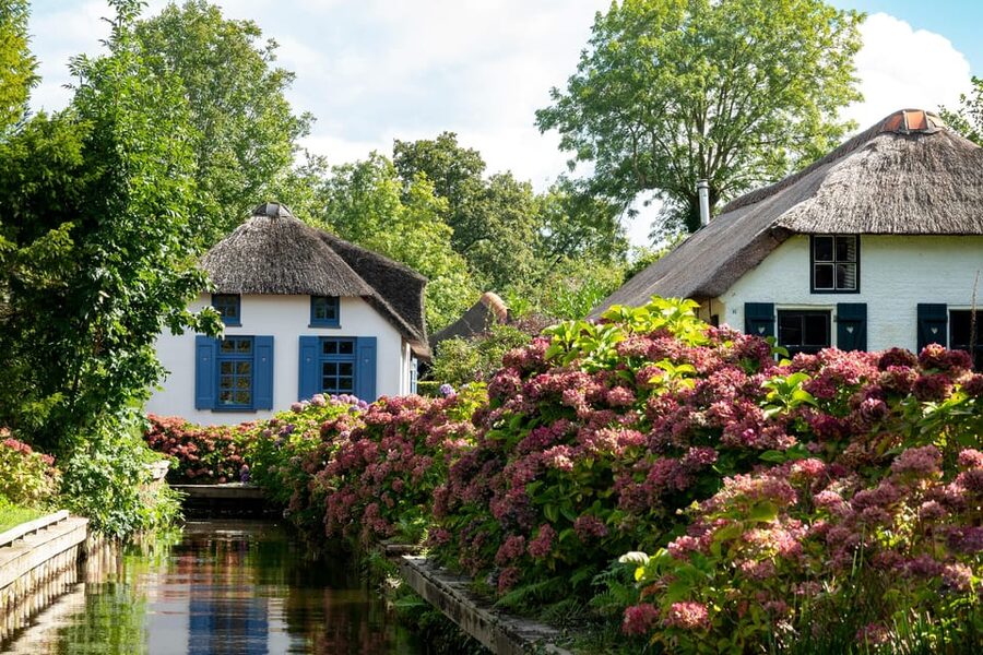 Amsterdam: Giethoorn Tour Scenic Cruise, Cheese & Free Time - Free time in Giethoorn: how to make your 3 hours feel like more
