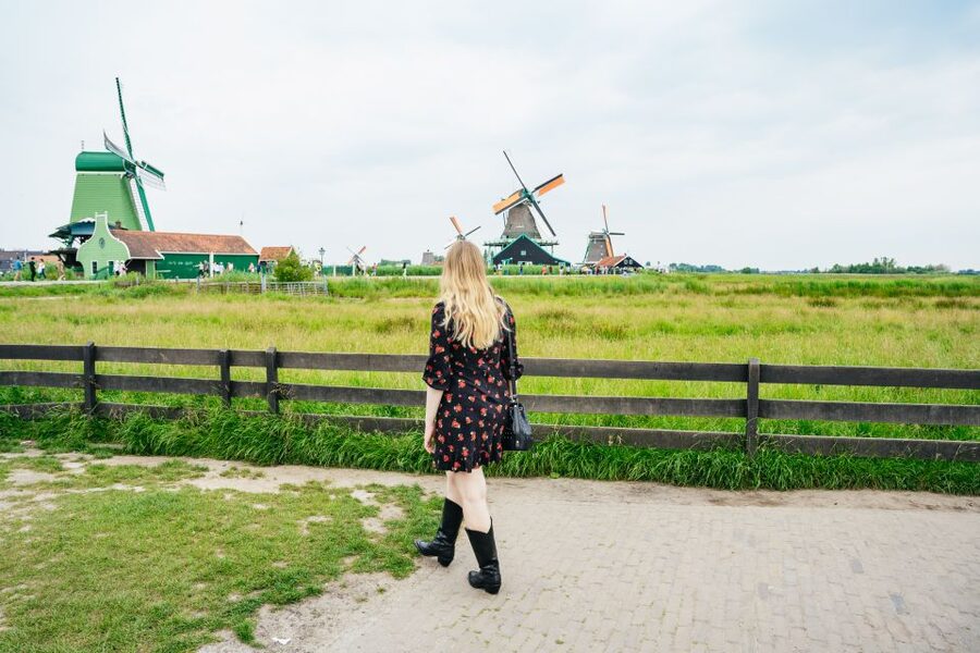 Amsterdam: Giethoorn, Volendam, and Zaanse Schans Tour - Giethoorn: Car-Free Canals, Thatched Roofs, and the Best Part of the Day