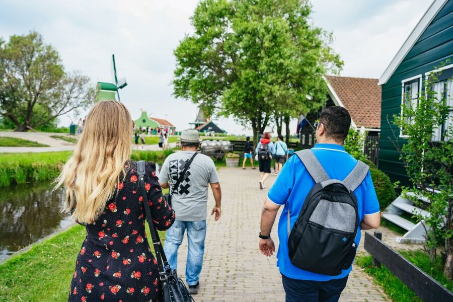 Amsterdam: Giethoorn, Volendam, and Zaanse Schans Tour - The Day’s Pace: Transfers, Walking, and Why 10 Hours Can Still Feel Like a Win