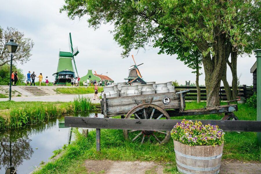 Amsterdam: Giethoorn, Volendam, and Zaanse Schans Tour - Price and Value: What $164 Buys You on This Route