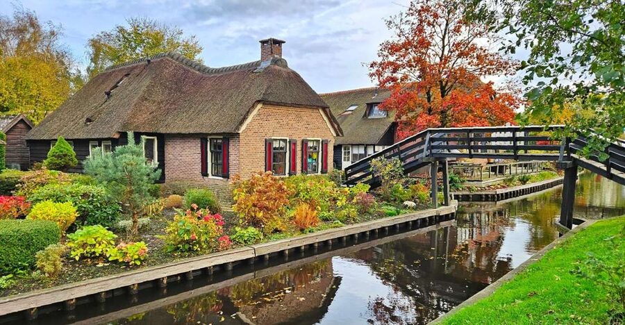 Amsterdam: Giethoorn, Zaandam & Zaanse Schans Tour w/ Pickup - A 9-Hour Hit List Outside Amsterdam: Giethoorn, Zaandam, Zaanse Schans