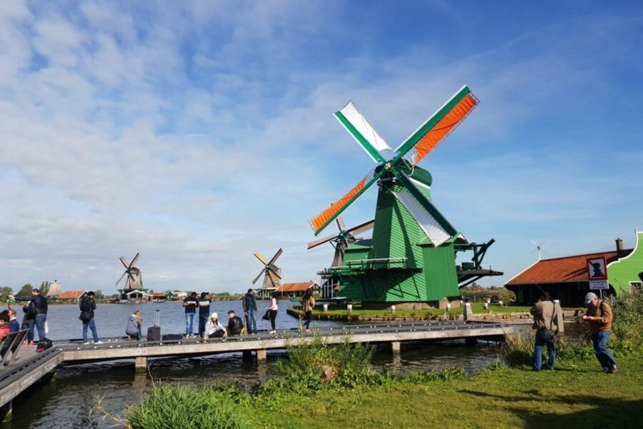Amsterdam: Giethoorn, Zaandam & Zaanse Schans Tour w/ Pickup - Lunch and Free Time in Giethoorn: How to Use the Unstructured Parts