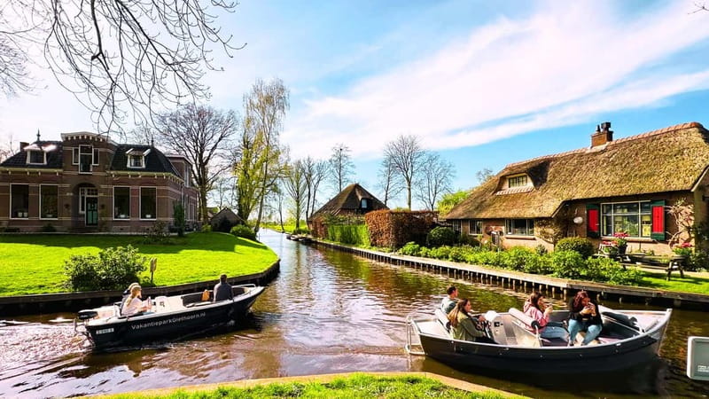 Amsterdam: Giethoorn & Zaanse Schans Small Group Day Trip - Diamonds and Small Dutch Food Details That Keep the Day Moving