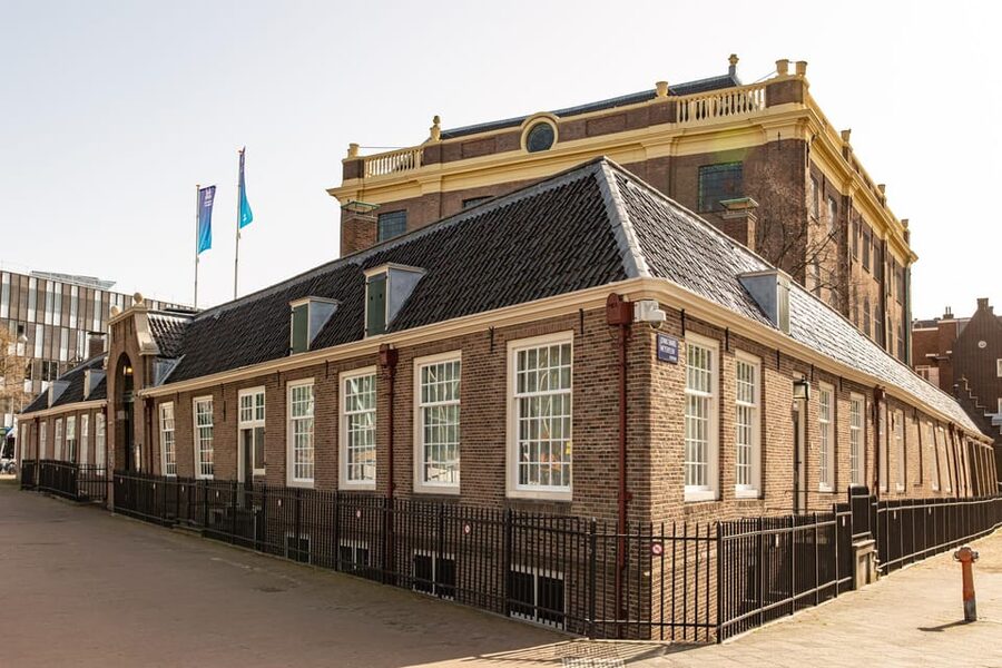 Amsterdam: Guided Anne Frank Small-Group Walking Tour - Esnoga Exterior Stop: Why the Portuguese Synagogue Sets the Tone