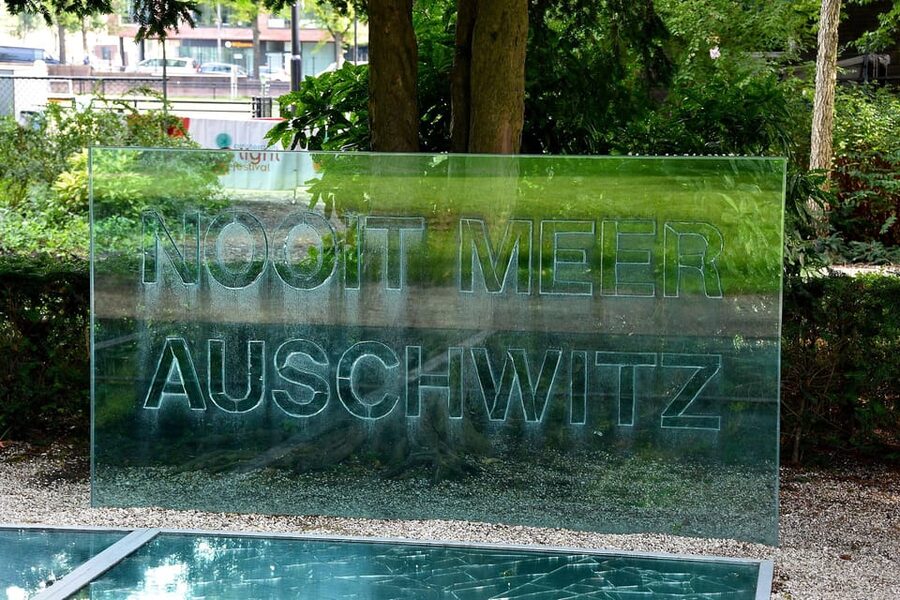 Amsterdam: Guided Anne Frank Small-Group Walking Tour - Wertheimpark Auschwitz Memorial and the Broken Mirrors Moment