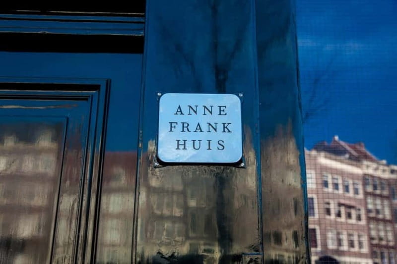 Amsterdam: Guided bike tour in French off the beaten track - Key points at a glance