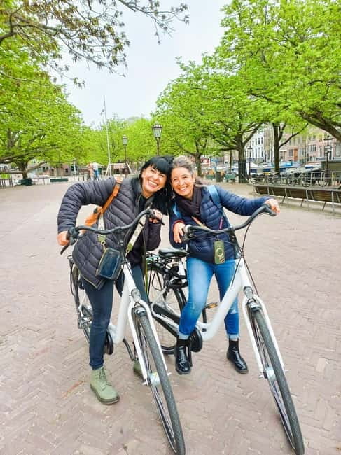 Amsterdam: Guided bike tour in French off the beaten track - Jordaan first: the neighborhood that makes you slow down