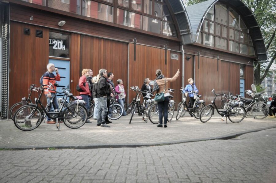 Amsterdam: Guided City Bike Tour in French - Vondelpark and Museumkwartier: breathing space and art-area orientation