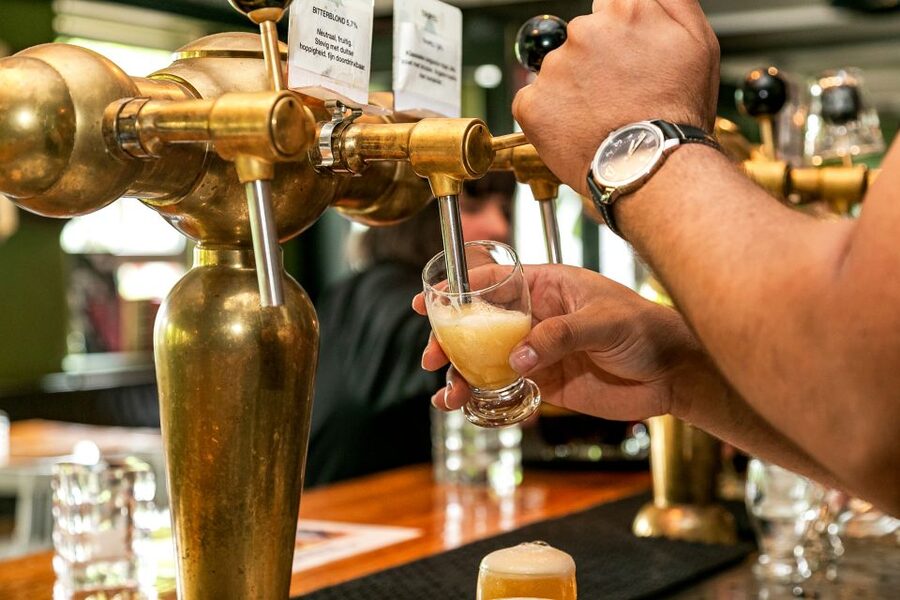 Amsterdam: Guided Craft Beer Brewery Bus Tour with Tastings - Beer Tastings: How to Choose Favorites Without Getting Overwhelmed