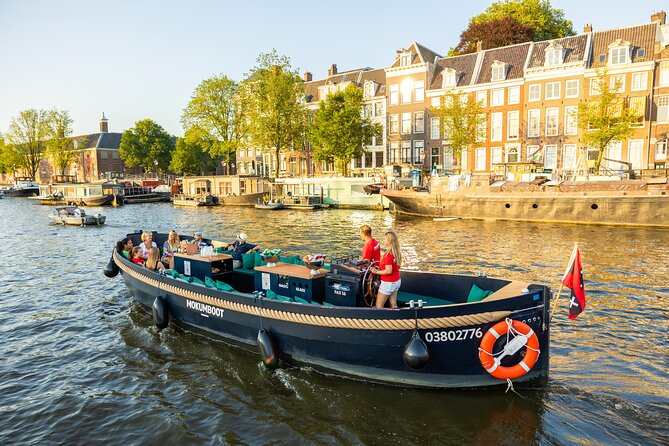 Amsterdam: Guided Open Boat Canal Cruise Unlimited Drinks Option - How good guiding changes everything, and where to sit to hear the story