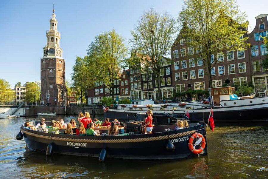 Amsterdam: Guided Open Boat Cruise Unlimited Drinks Option - Who This Tour Suits Best